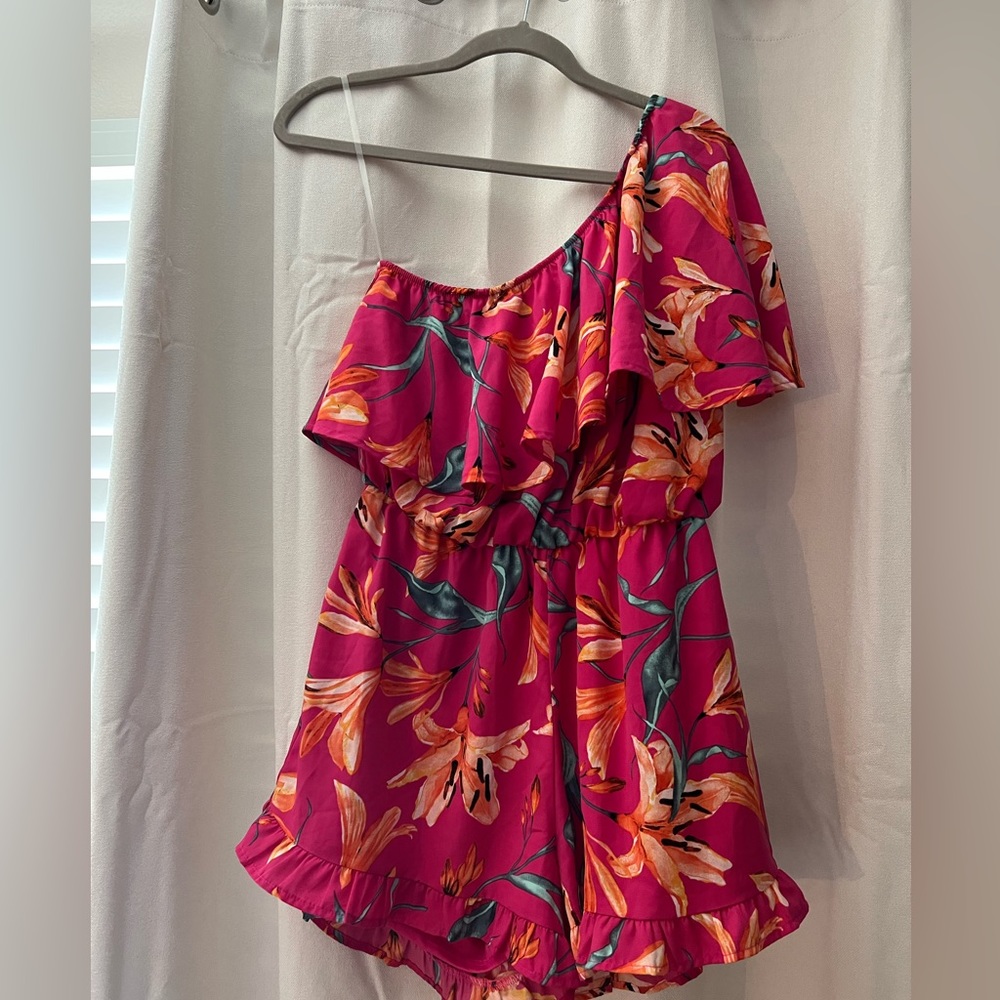 One shoulder romper